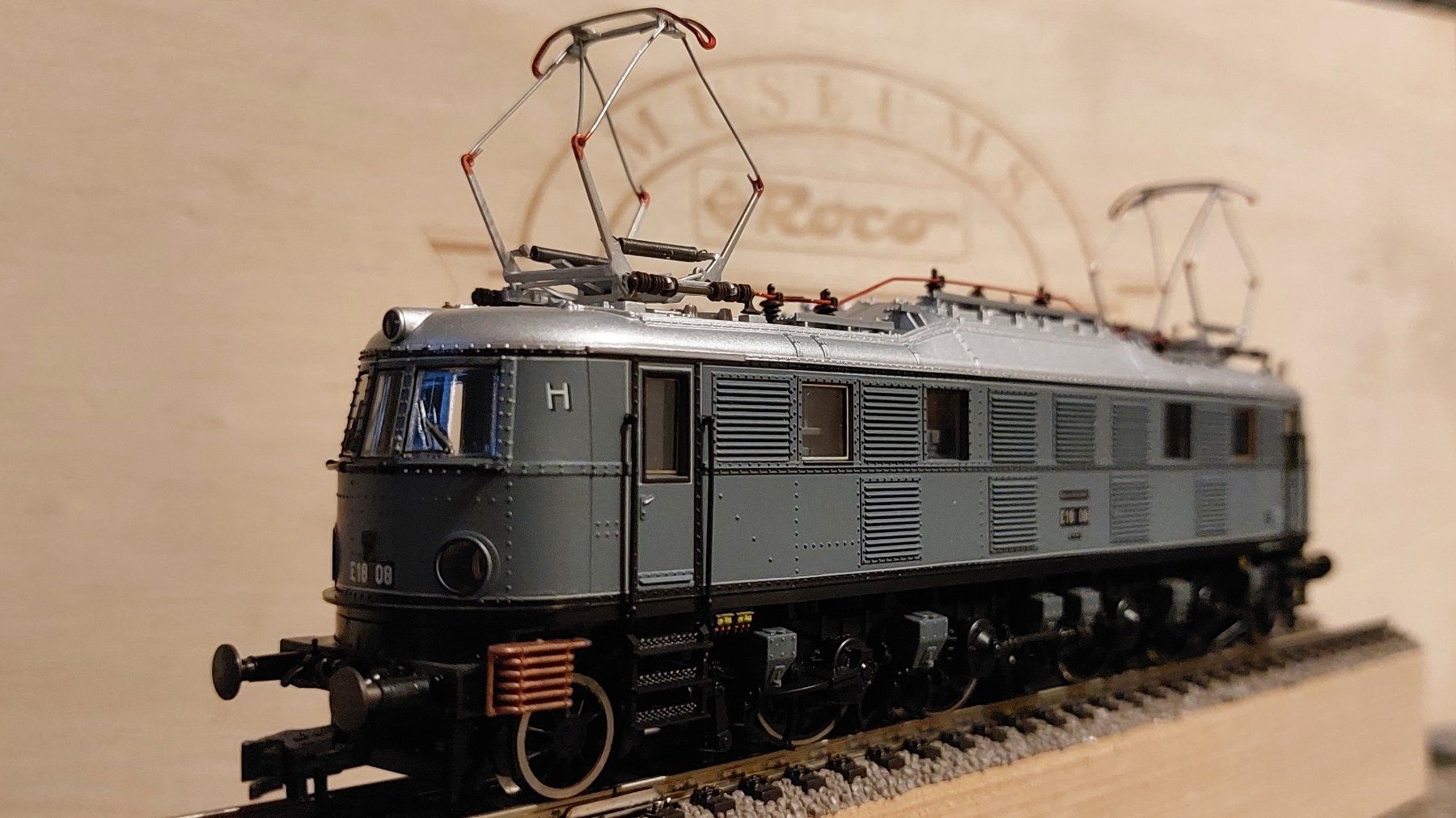 Roco Modellini di ferrovie: Roco 43660 - E-Lok E 18 08 der DR - rare MUSEUMS EDITION! – Nuovo e nell'imballaggio originale da Rotkreuz venduto da MOBAHN-1zu87 5