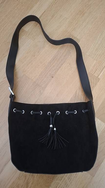 Sacs femmes: 3 schwarze Handtaschen – D'occasion à Lyss par saariinaa 3
