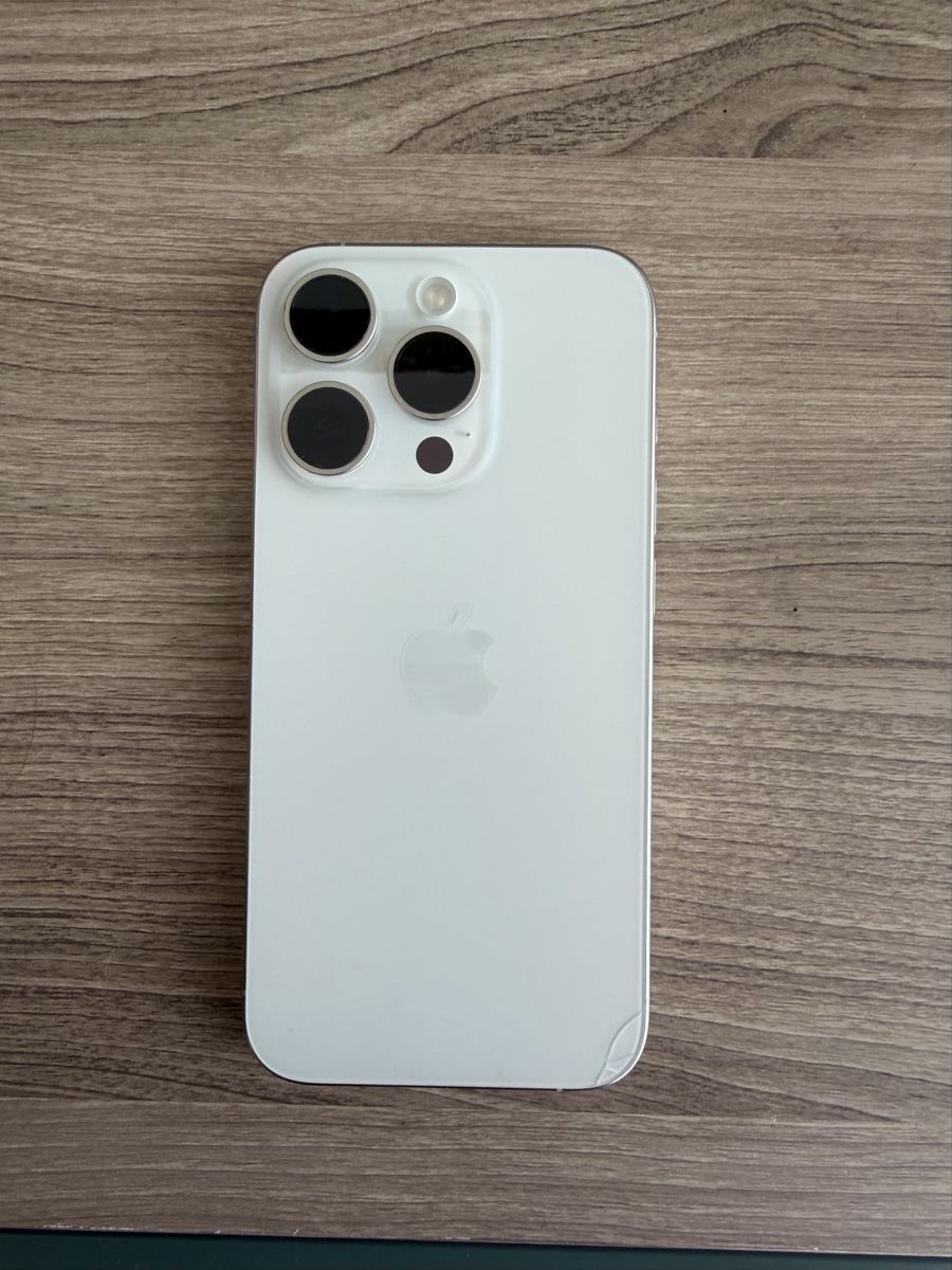 Apple Telefoni cellulari / Smartphones: Used iPhone 15 Pro White, 256GB, Great Condition – Usato da Zürich venduto da mil_pq98