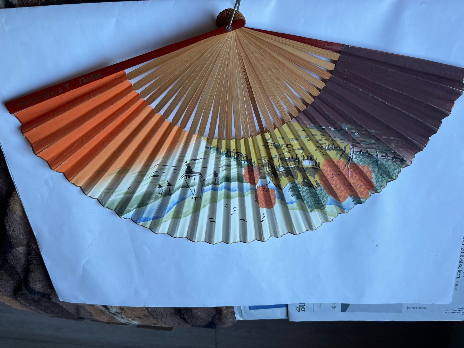 Tutte le decorazioni: Chocolat Cailler Vintage Wind-Fächer, Werbegeschenk , selten – Usato da Basel venduto da TOMFAN