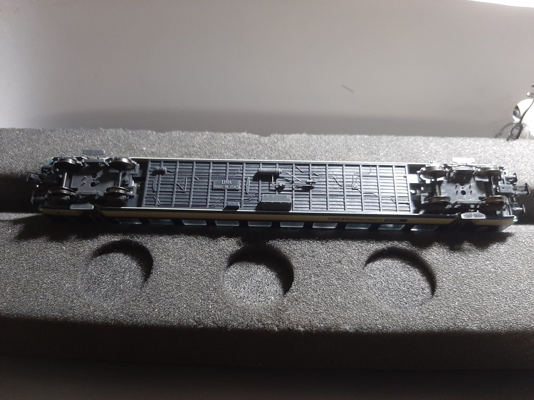 Lima Modelleisenbahnen: LIMA LOTSCHBERBAHN B 50 83 89-33-829-0 – Gebraucht aus Avully von RIVALIS 4