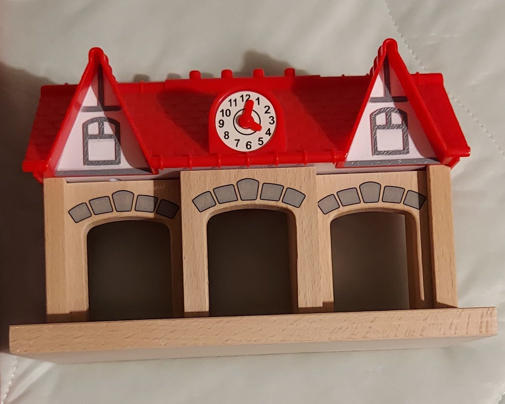 Maisons pour enfant: Gare jouet sonorisée – D'occasion à Gland par pso_zsc6