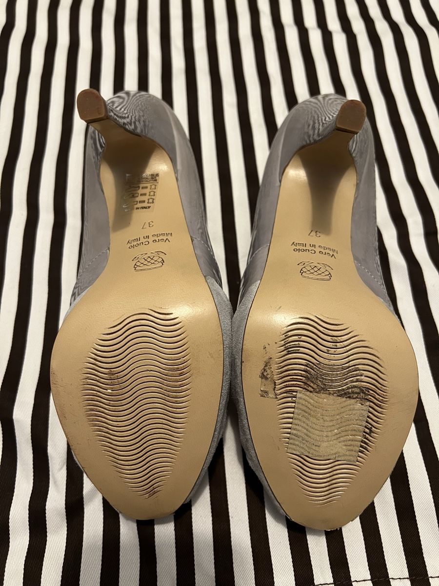 Navyboot Scarpe da donna: Talons gris NAVYBOOT taille 37 bon état – Nuovo (secondo la descrizione) da Arvillard (Salins) venduto da mental0mystique 1
