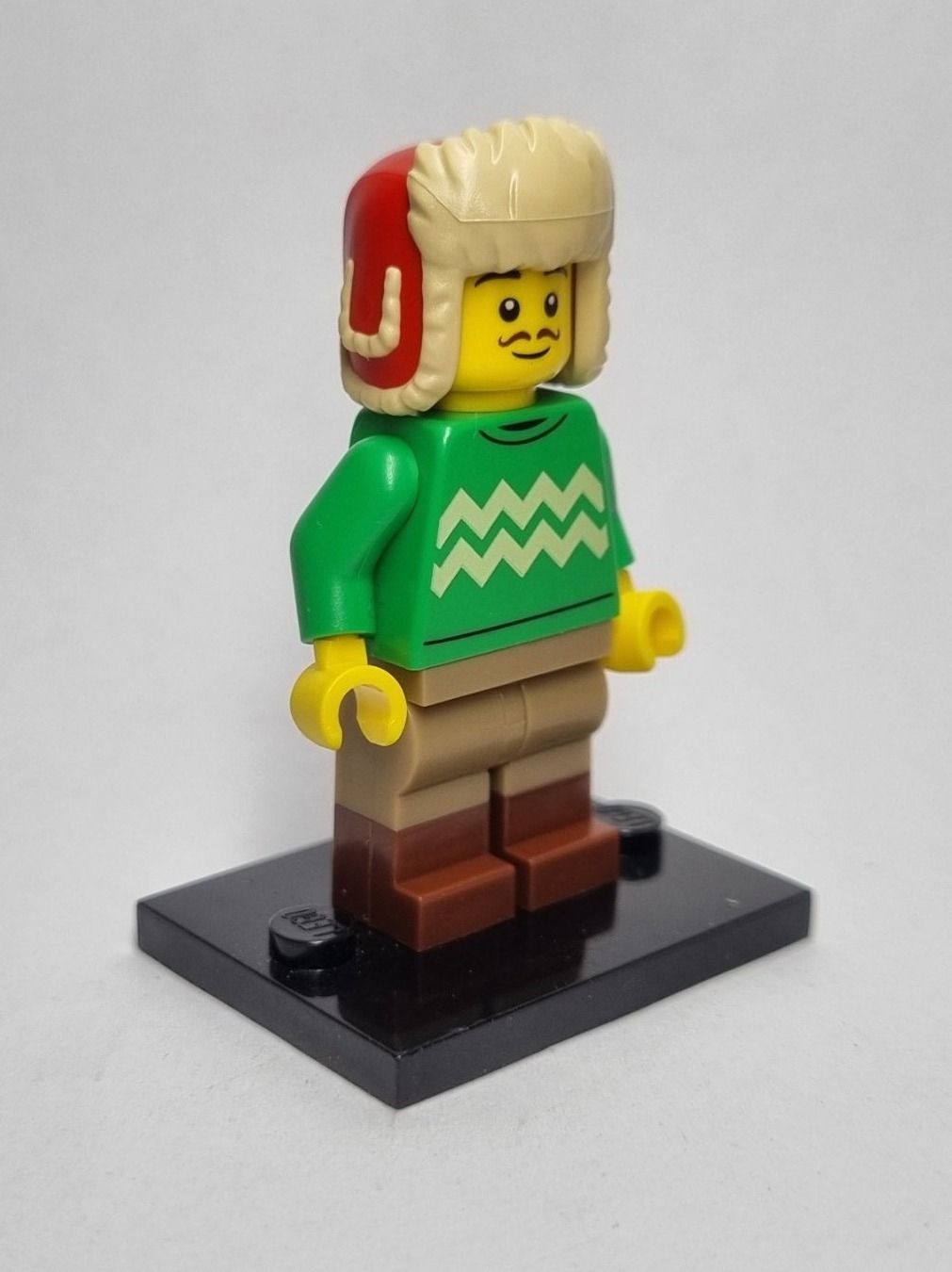 Lego Kit di costruzioni: LEGO BAM Late 2023 Winter Guy with green pullover – Nuovo (secondo la descrizione) da Basadingen venduto da NekoBricks 2