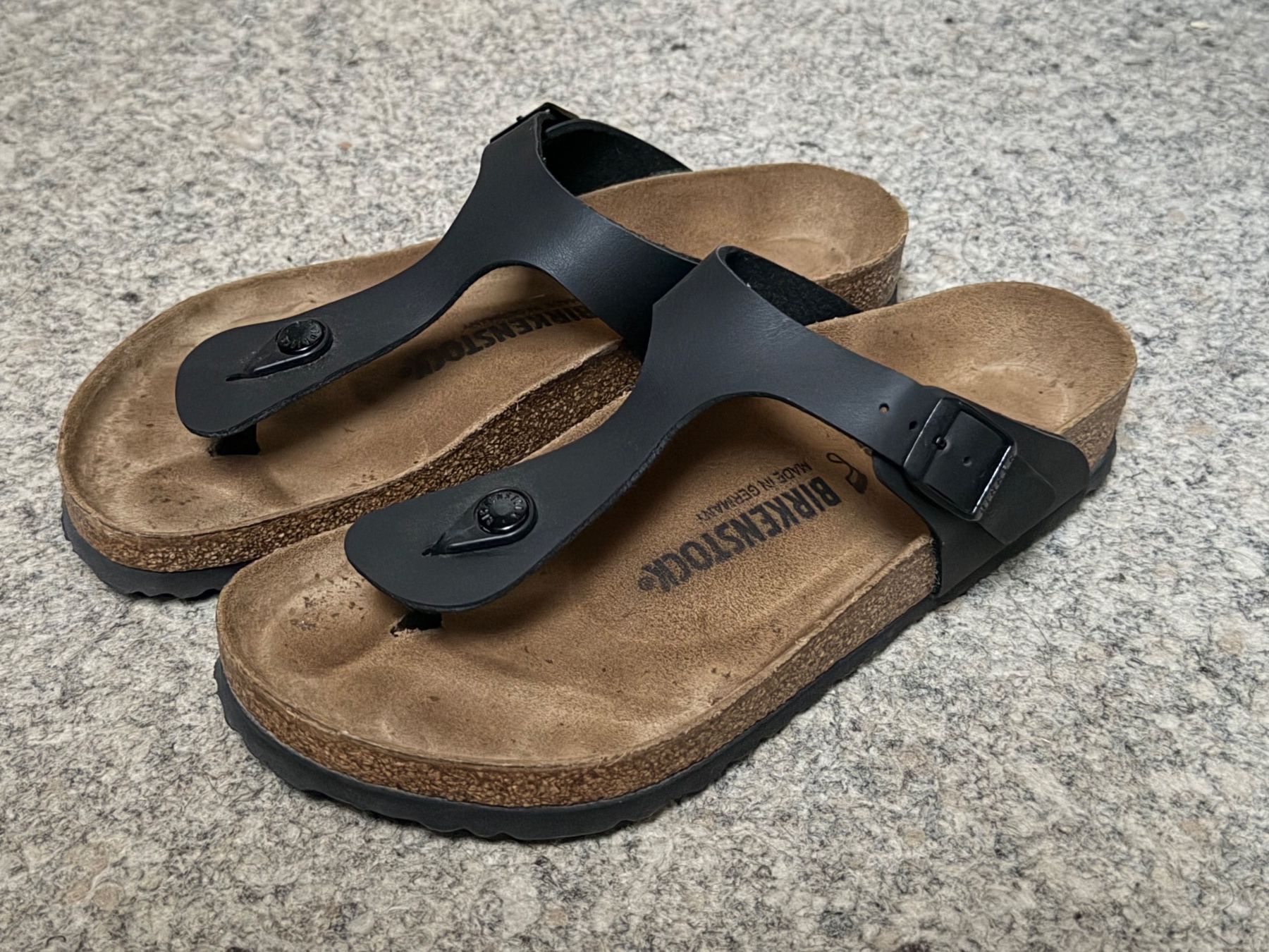 Birkenstock Chaussures femmes: Birkenstock Gizeh schwarz Gr. 40 – D'occasion à Wattwil par edel88