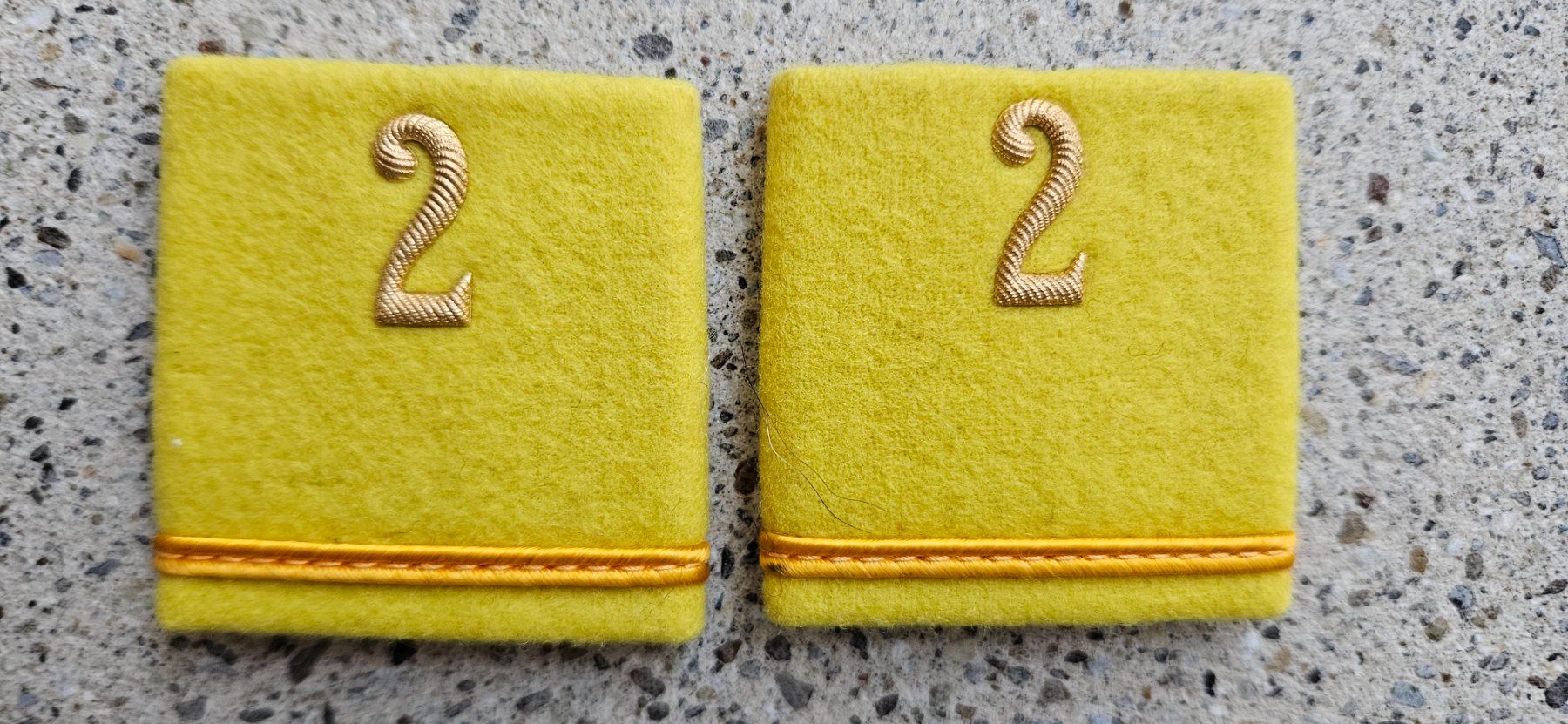 Schweizer Armee Plaketten & Abzeichen: *** Patten /Schulterschlaufen mit Nummer *** – Gebraucht aus Riedholz von fr_sIruP