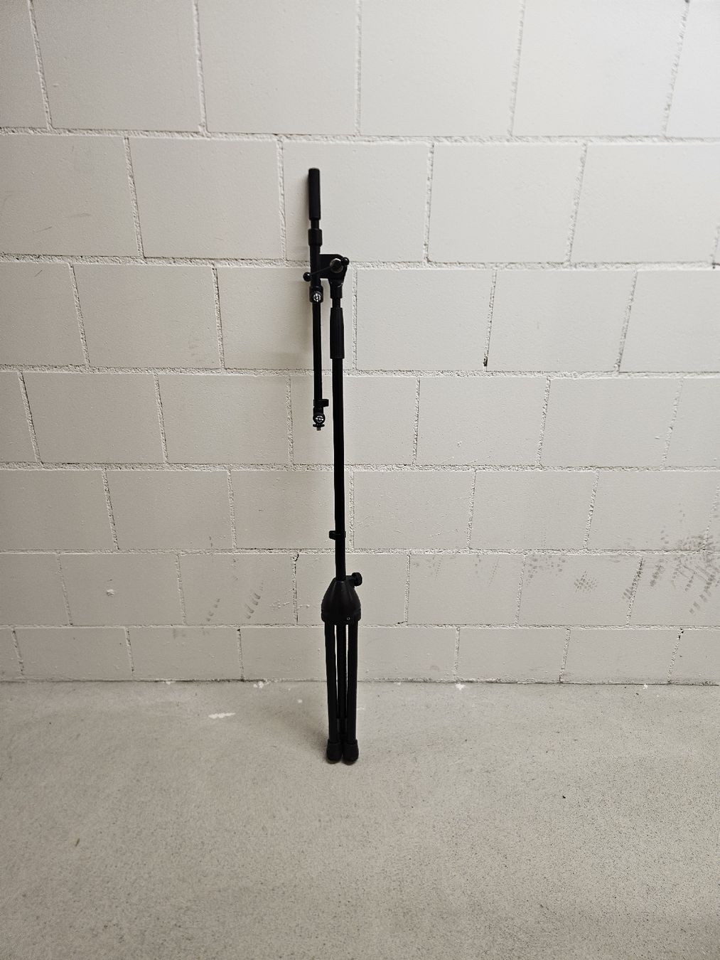 König & Meyer Supporti per strumenti musicali & leggii: K&M Mikrofonstativ 210/9 gebraucht – Usato da Jona venduto da and_2w5t 5