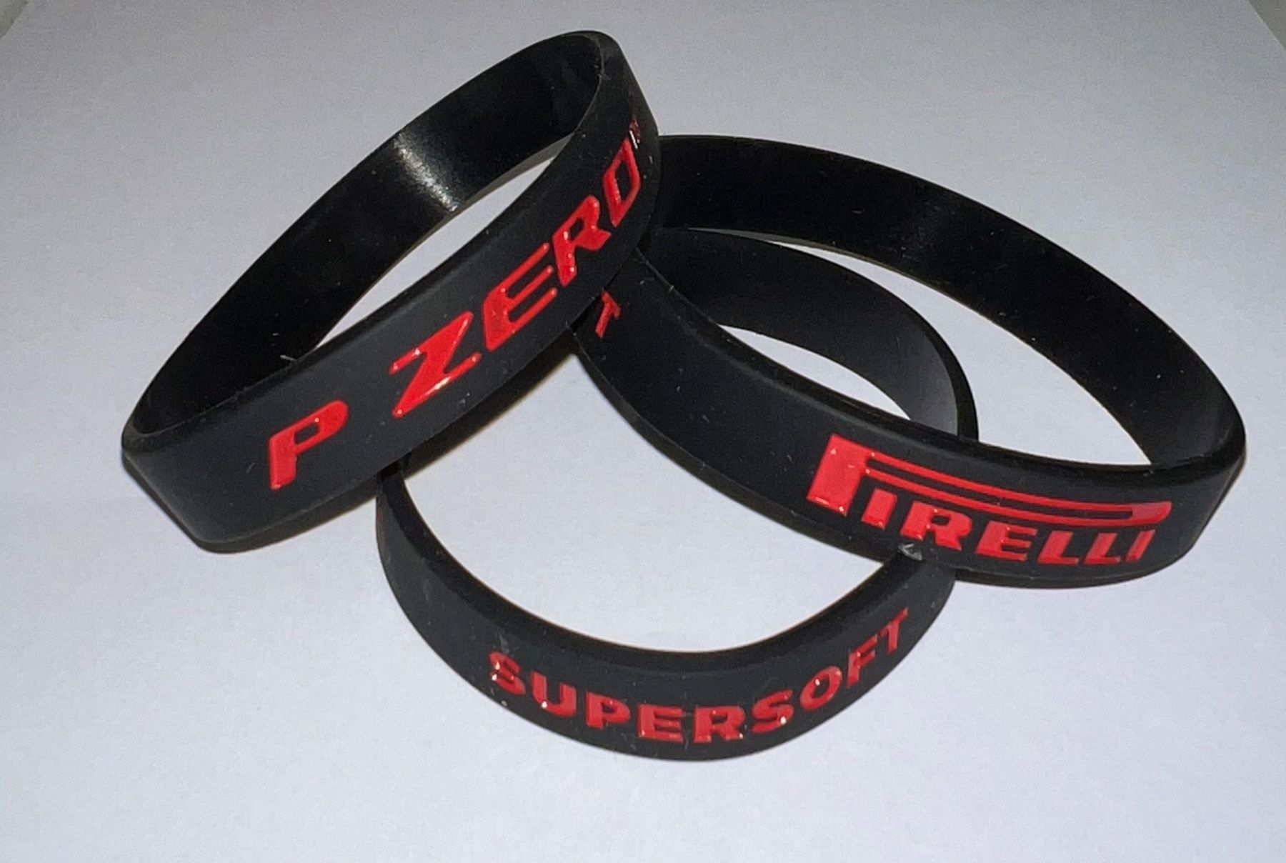 Bracciali & Braccialetti: Pirelli P Zero Supersoft Silikon-Armband – Nuovo (secondo la descrizione) da Aarburg venduto da Moto.fans.swiss
