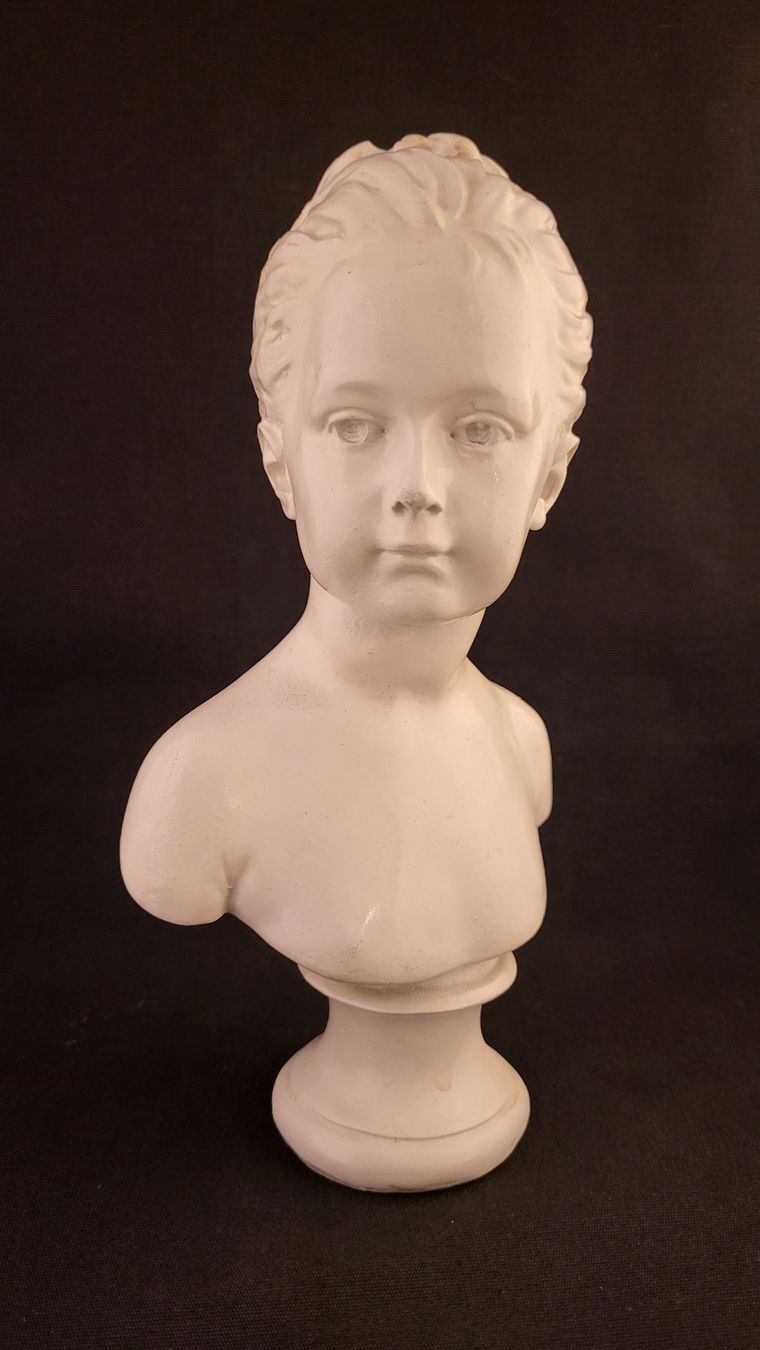 Statuette: Büste Mädchen mit Haarband – Usato da Basel venduto da spinne02 1