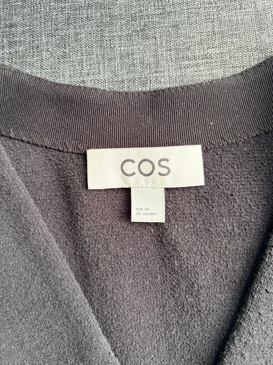 Cos Gilets & Westen: COS Strickweste Gr. XS  – Neu (gemäss Beschreibung) aus Allschwil von oza_28jw 1