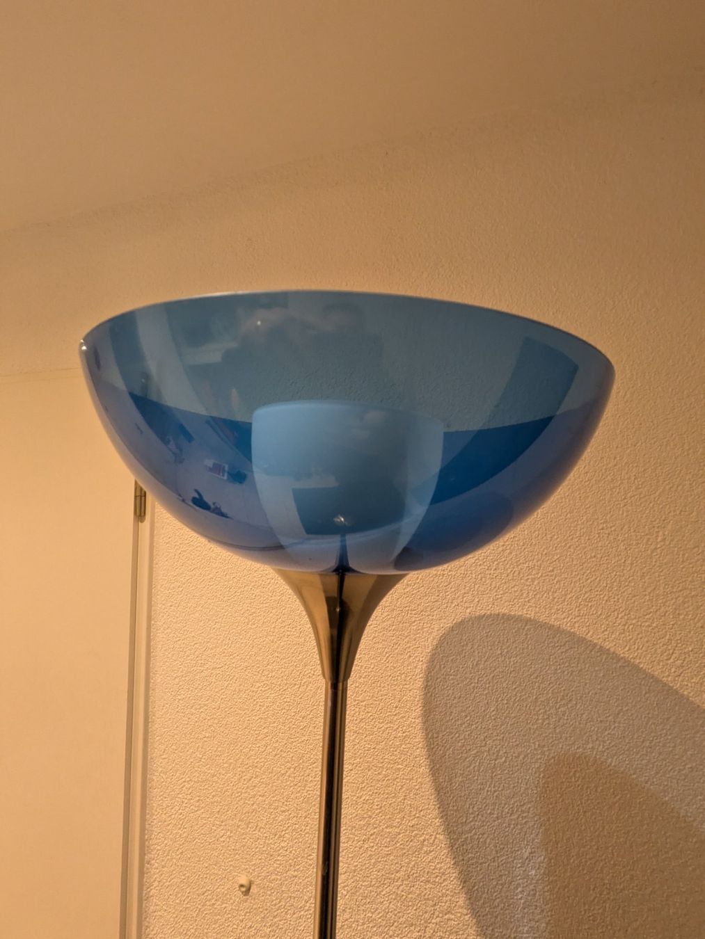 Lampade: Stehlampe blau mit Leuchtmittel – Usato da Dürnten venduto da Svenomat1 2