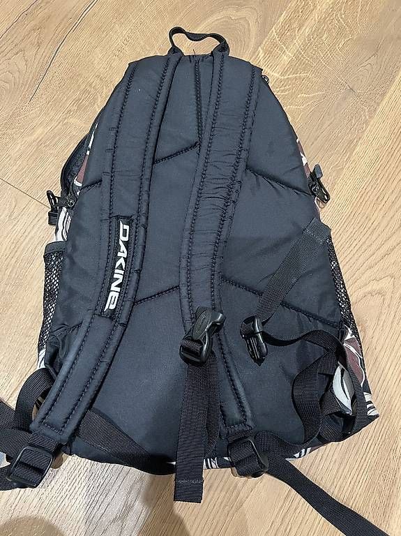 Rucksäcke: Dakine Rucksack mit Blumenmuster – Gebraucht aus Sevelen von ale_v29l 2
