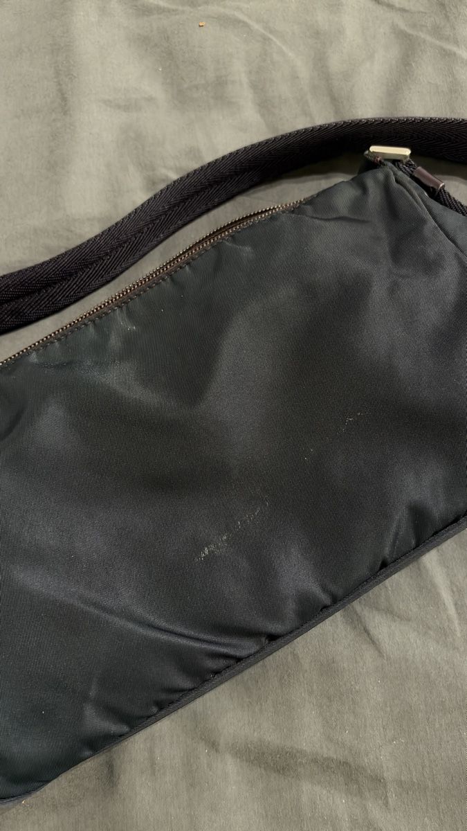 Prada Borse: Prada Vintage Nylon Shoulderbag – Usato da Grasswil venduto da Flohryn 2