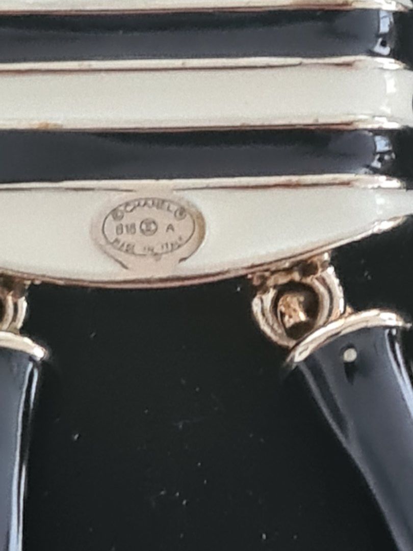 Chanel Spille & Fermagli: Seltene Chanel Brosche mit Rechnungscopie – Nuovo (secondo la descrizione) da Luzern venduto da annabelle25 9