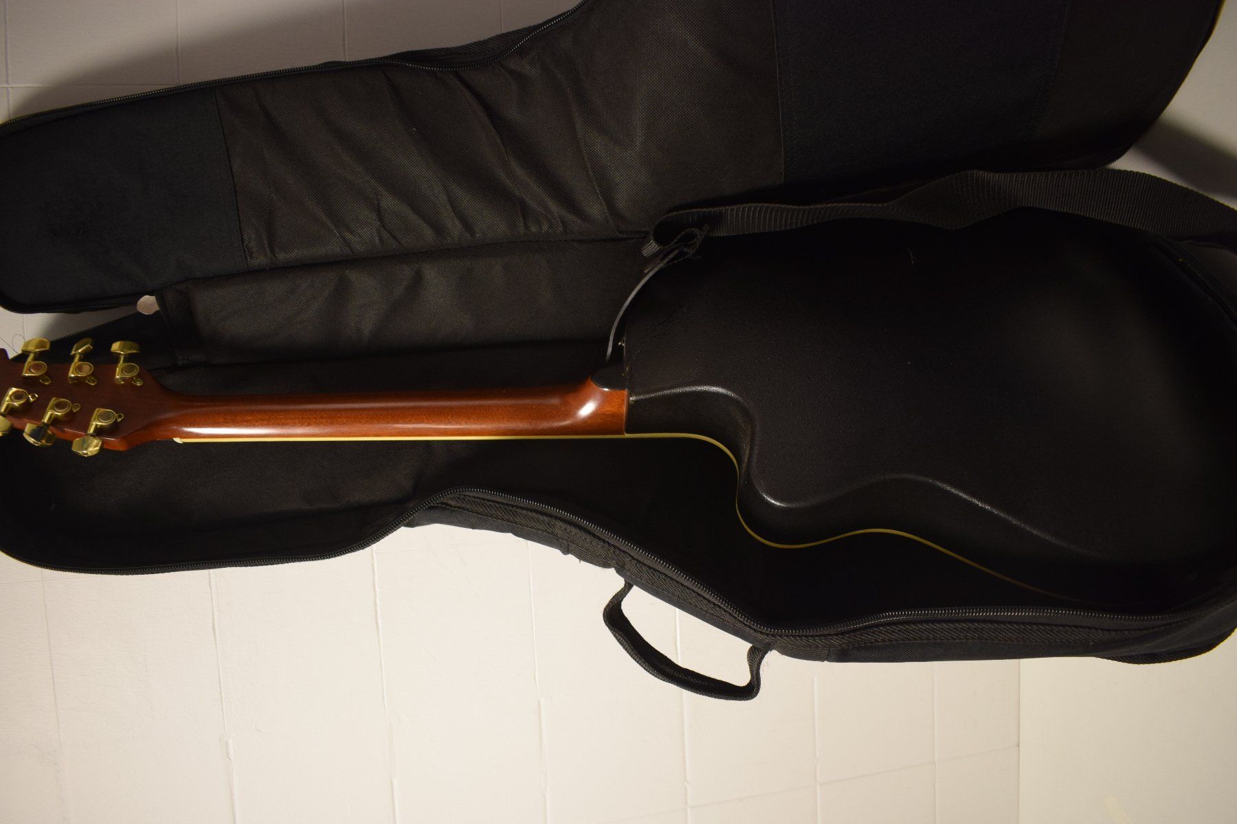 Strumenti musicali: Harley Benton elektronische Gitarre – Usato da Zürich venduto da Brockito 4