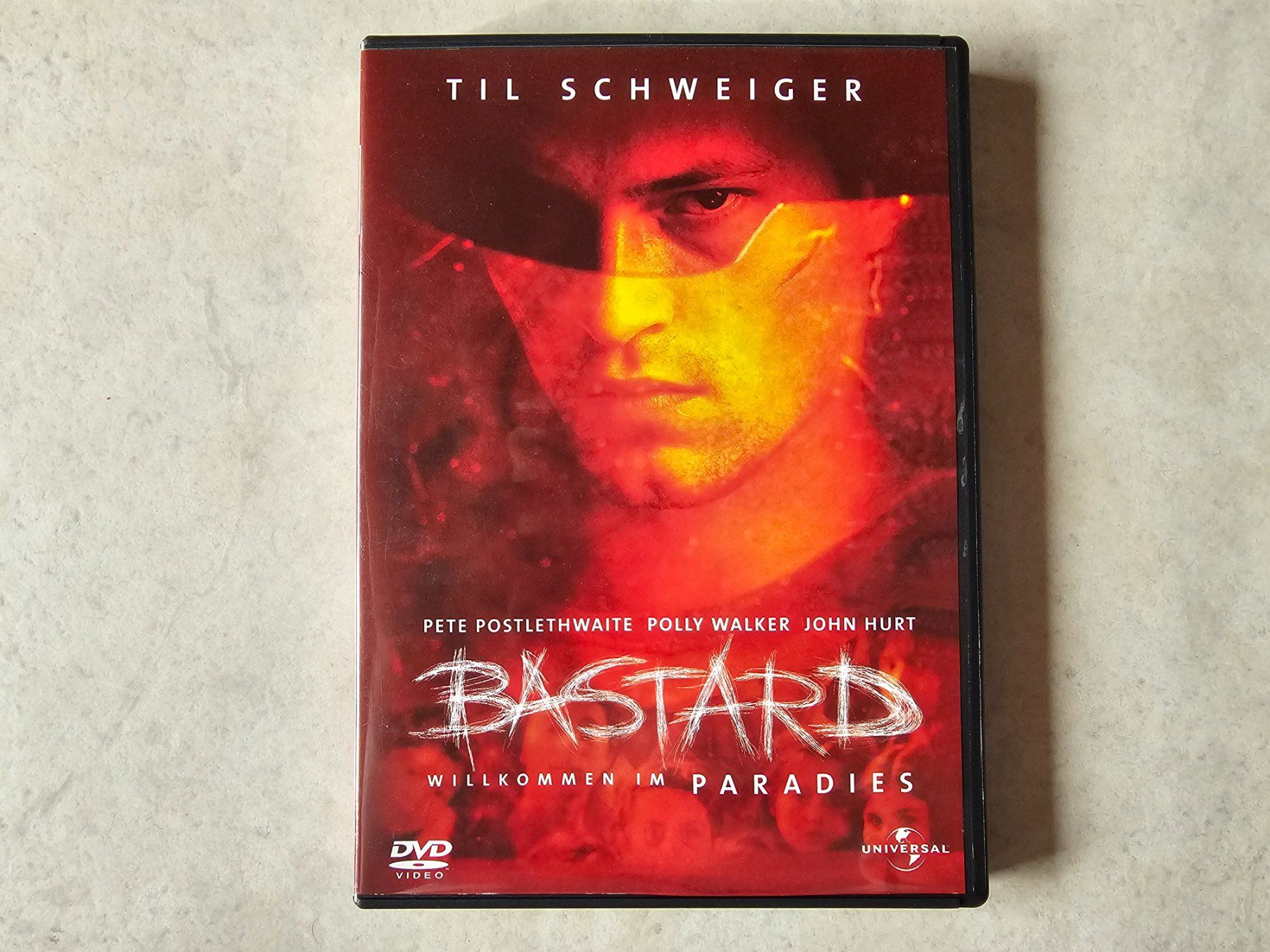 Tutti i DVDs: Bastard  -  Willkommen im Paradies – Usato da Schneisingen venduto da backstore24