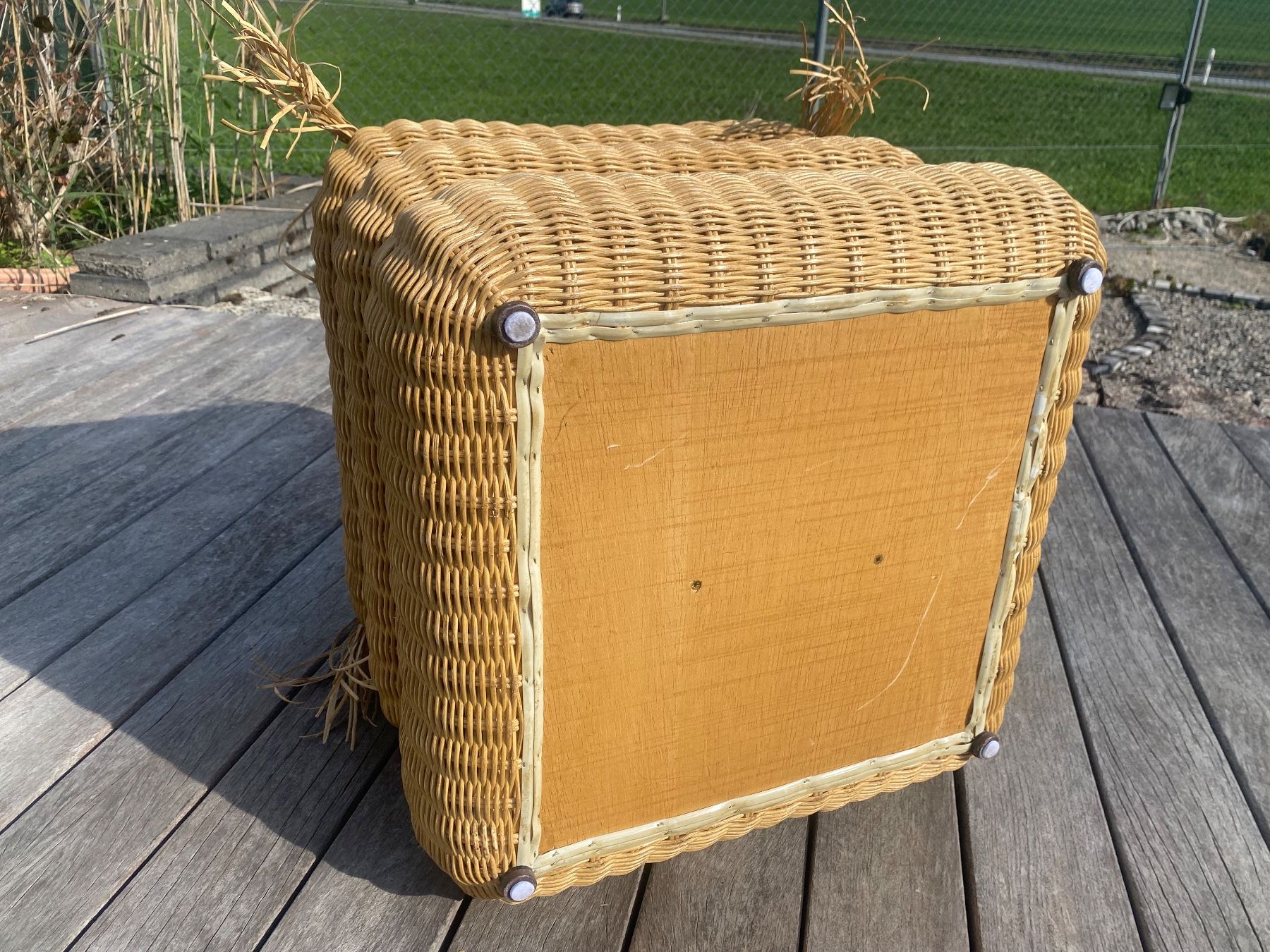 Hocker: Handgeflochtener Rattan Hocker oder Beistelltisch – Gebraucht aus Ballwil von ClassicGallery 2