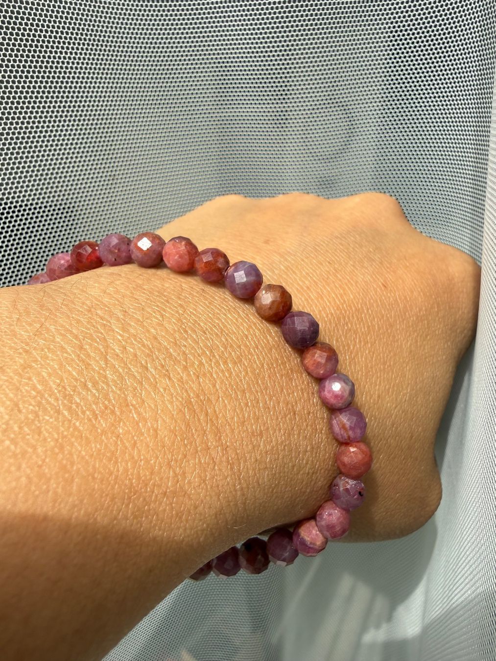 Bracelets: Edles Rubin Armband 6mm Facettiert – Neuf (Voir description) à Jegenstorf par SteinGlanz 6