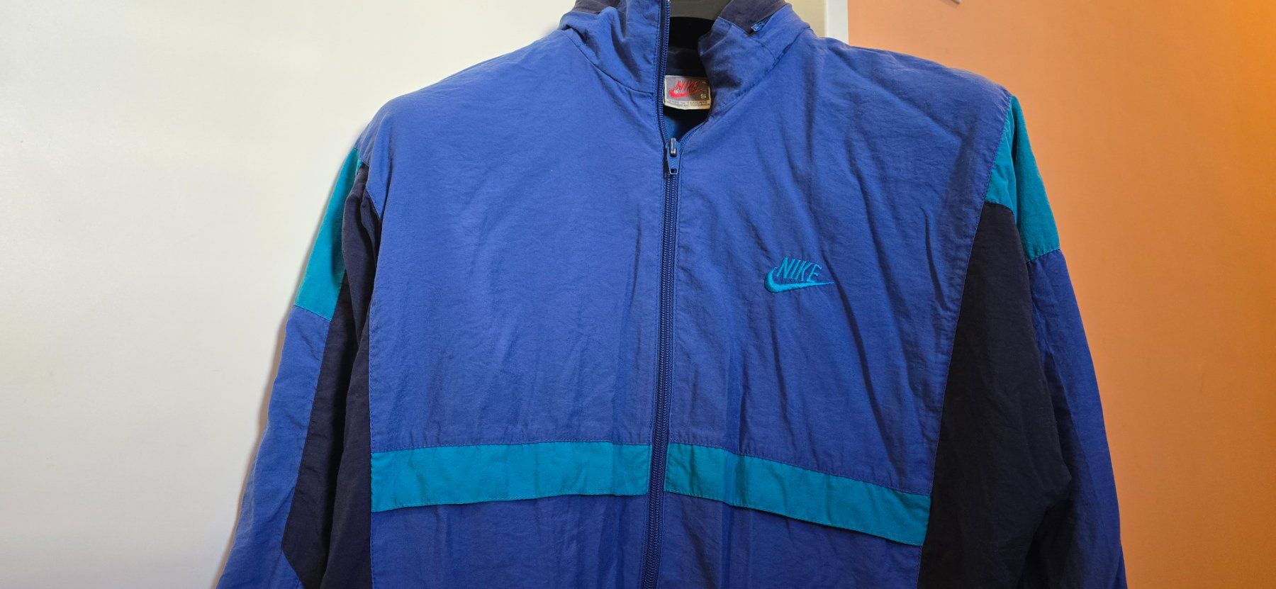 Nike Vestiti: Stylischer Nike-Trainer – Usato da Uster venduto da massimo007