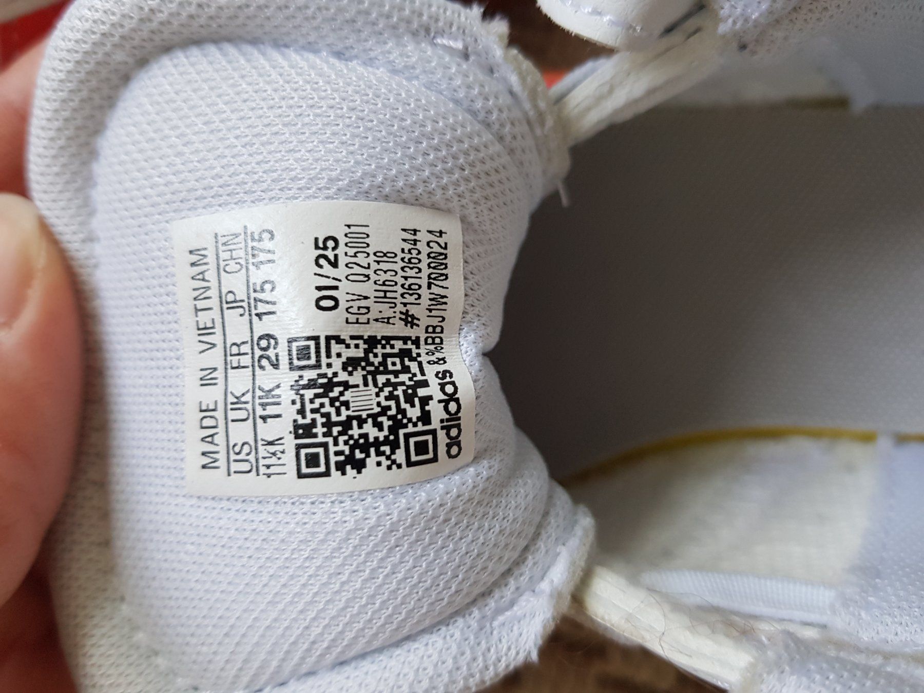Adidas Schuhe für Mädchen: Adidas Sneakers – Gebraucht aus Münchenstein von mt25 3