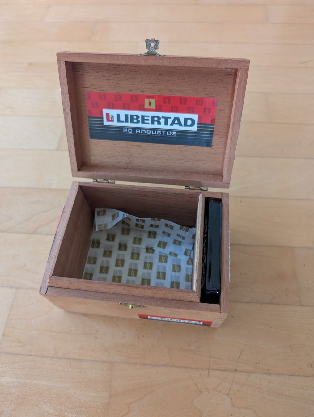 Humidor per sigari: Libertad Robusto Humidor – Usato da zuerich venduto da Stwegmann 1