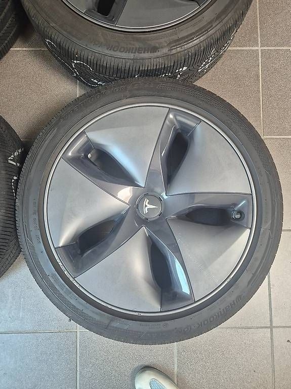 Pneumatici & Ruote complete: Roues Aero Tesla Model 3 18 pouces – Usato da Bussigny venduto da NoLimiit 2