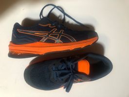 Baskets neuves ASIKS 36,5