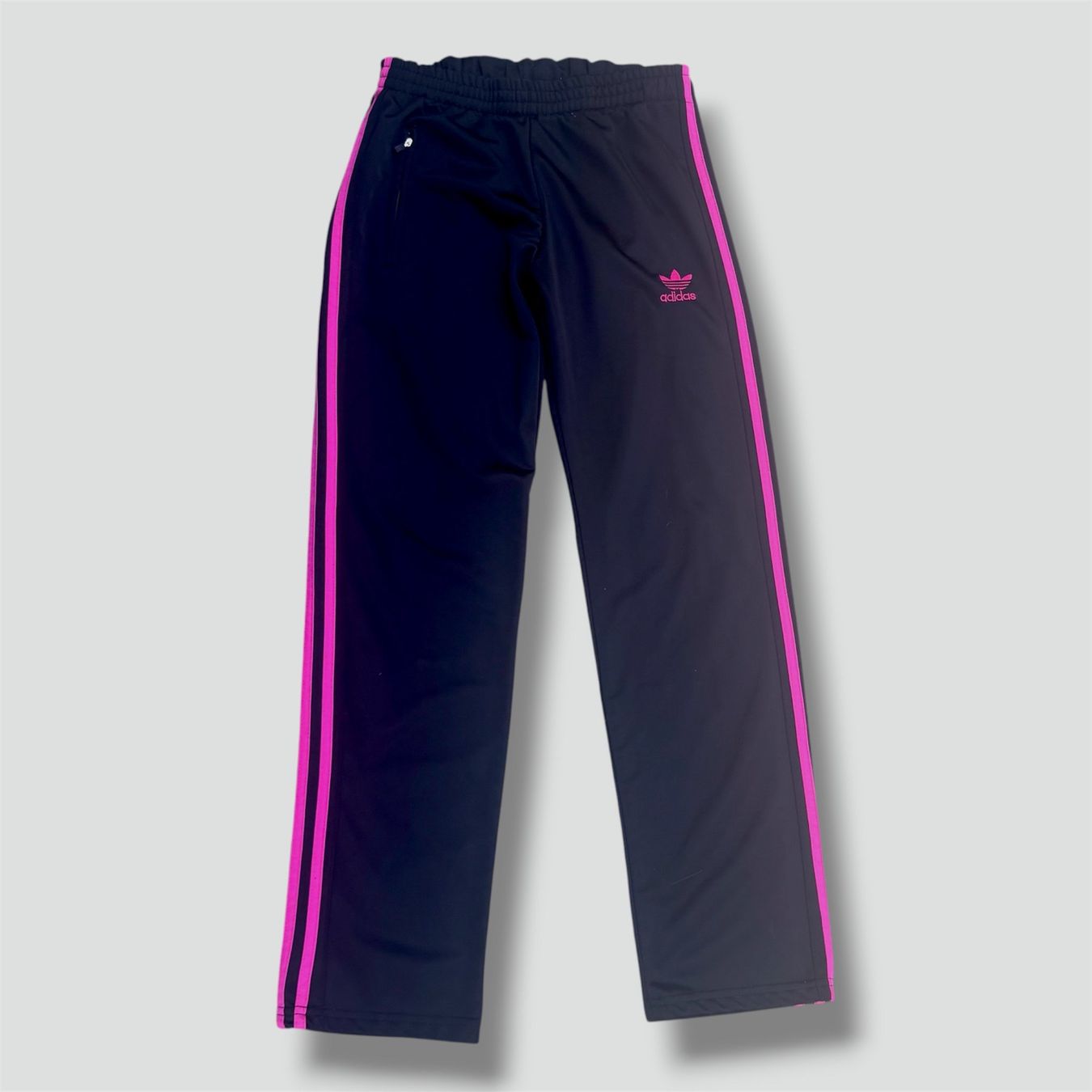 Adidas Pantaloni: Adidas Y2K Firebird black trackpants trainerhose – Usato da St. Gallen venduto da sourced_limited