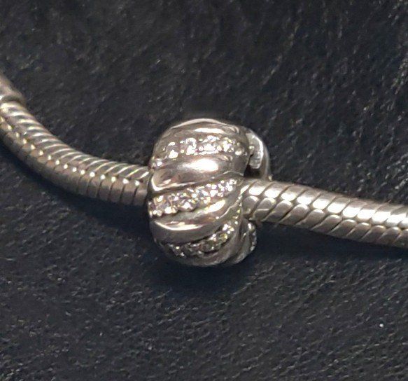 Anhänger: Clips und Sicherheitskette für Armbänder. – Neu und originalverpackt aus Lamboing von Qtrica 4