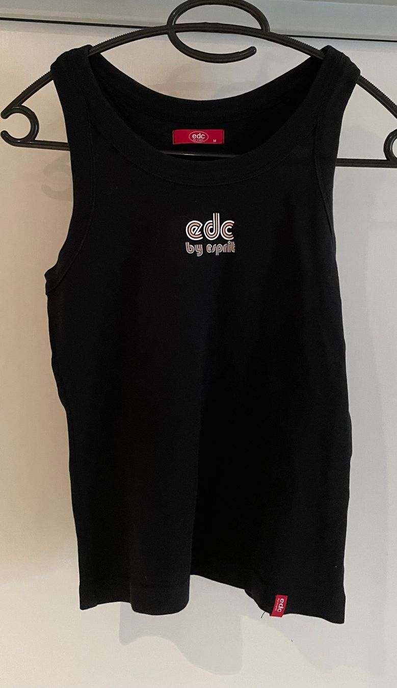 Esprit Tops: Esprit EDC, cooles Kurz-Top – Gebraucht aus Niederweningen von baghirac