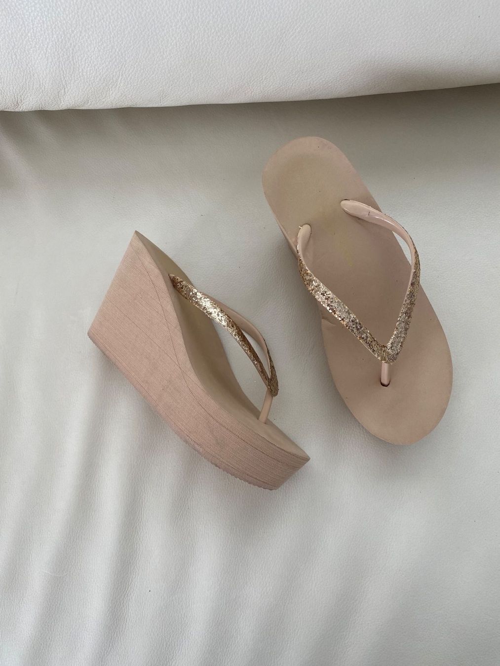 Damenschuhe: Extravagante edle Flip-Flops, beige/gold, Gr. 38 – Gebraucht aus Winkel von ferrari2022