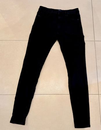 Schwarze ONLY Jeans, Gr. M, 32