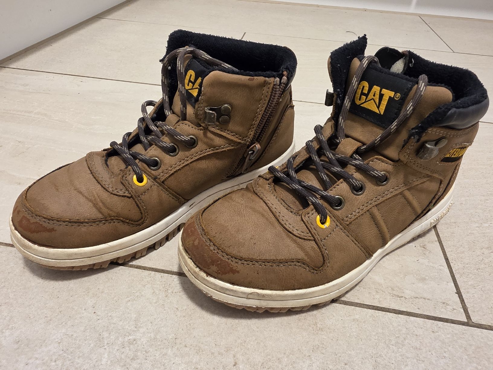Caterpillar Scarpe per ragazzi: Caterpillar Schuh gr 33 – Usato da Rümlang venduto da Franny93