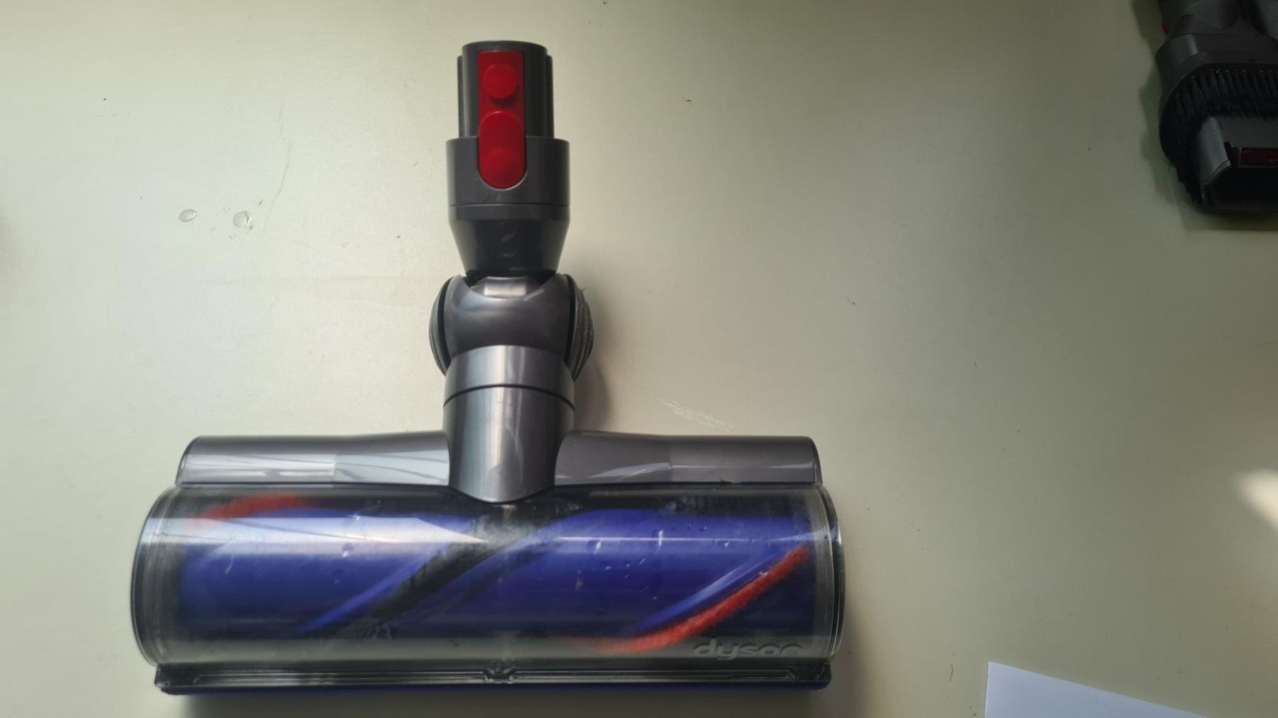 Dyson Aspirapolveri & Accessori: Original Dyson Bodenbürste V7-15 – Usato da Urdorf venduto da Nydia-Evelyne