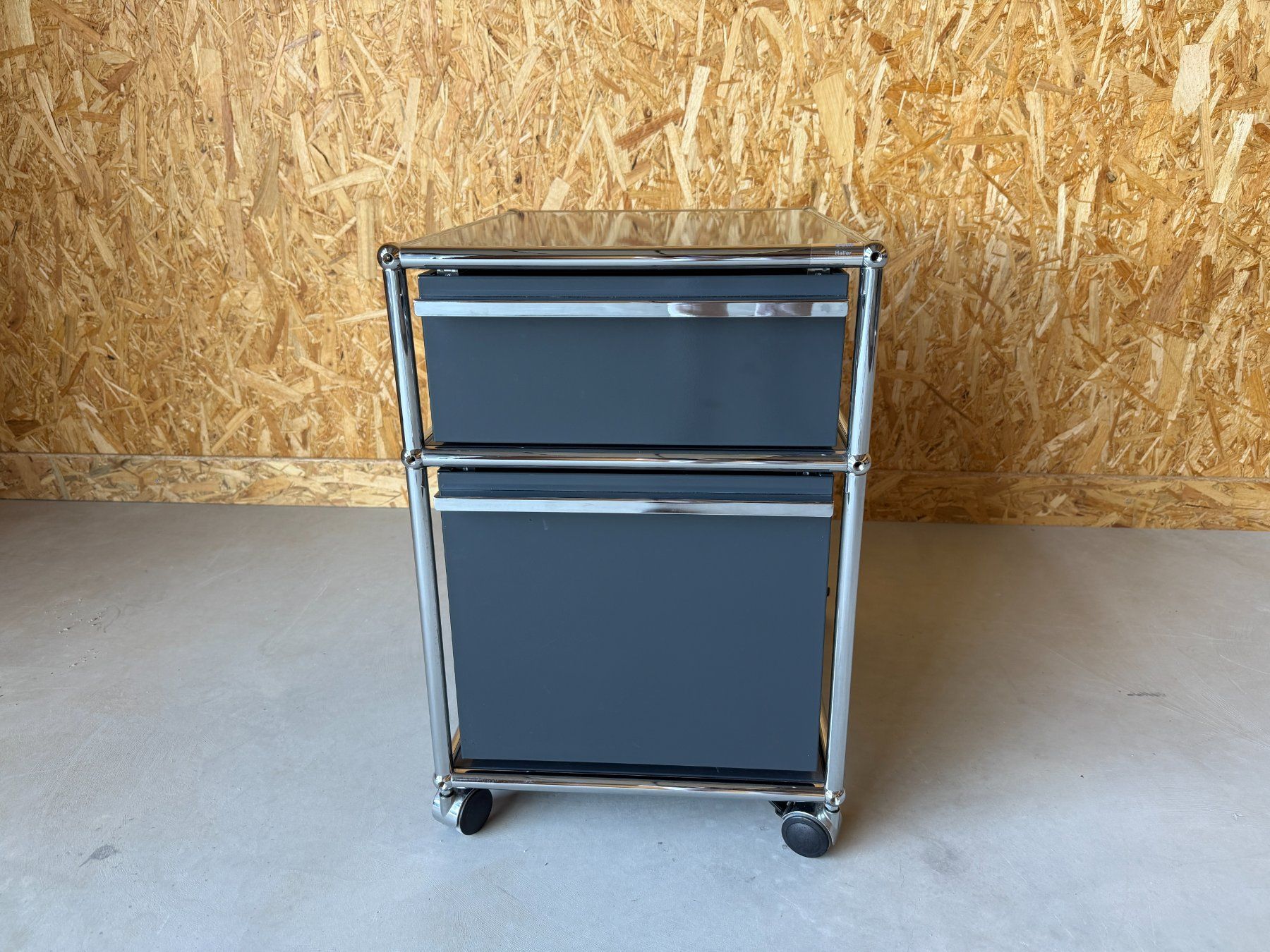 USM Korpus: USM Haller Rollcontainer / Bürocontainer Anthrazitgrau – Gebraucht aus Ramsen von Studio82 2