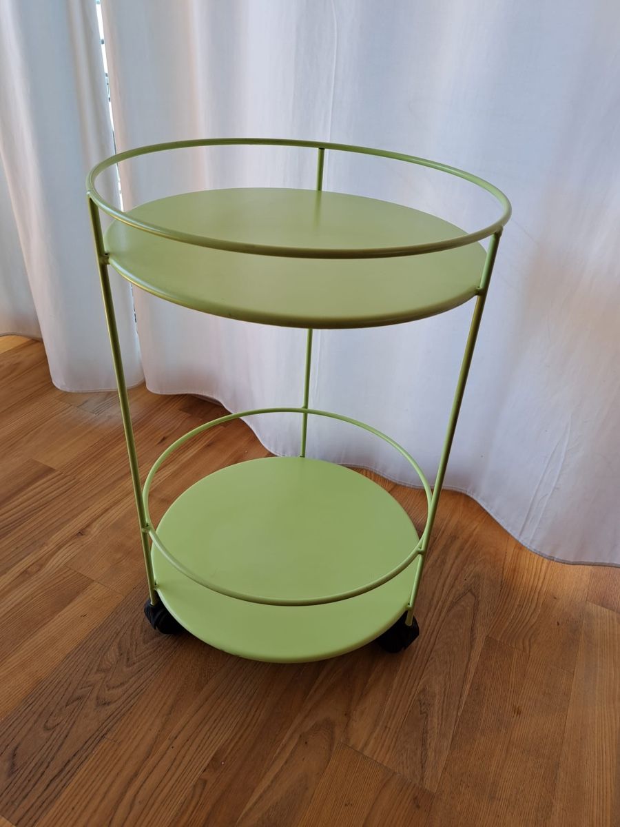 Tavoli: Fermob Beistelltisch mit Rollen, gelb – Usato da Wettingen venduto da Armonia03