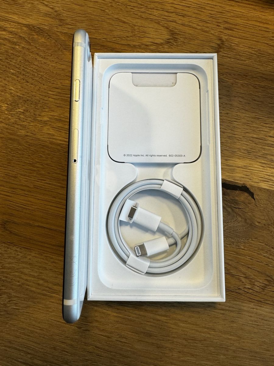 Apple Handys / Smartphones: Iphone SE 2022, 64 GB Polarweiss – Gebraucht aus Niederhasli von  4