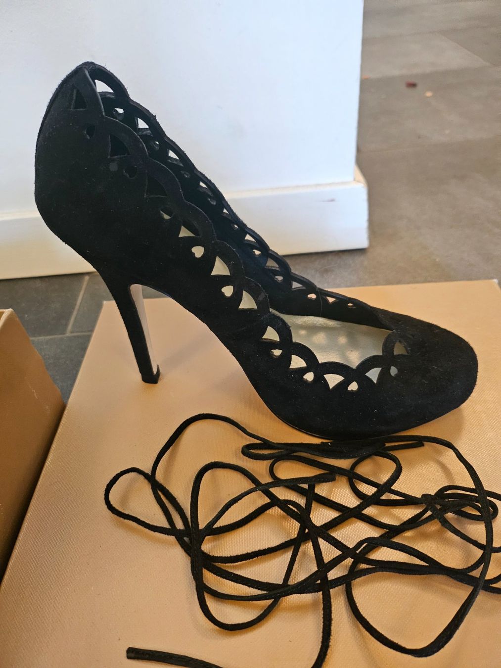 Scarpe da donna: Stilettos MENBUR en daim noirs ajourés – Nuovo (secondo la descrizione) da Jongny venduto da beg_f7zz 4