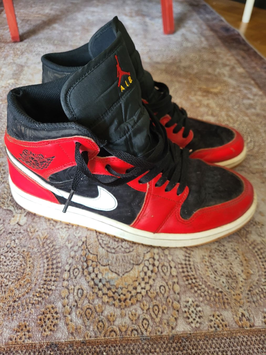 Jordan Herrenschuhe: Jordan 1 Mid rot schwarz Grösse 42.5 – Gebraucht aus Richterswil von Ybri 2