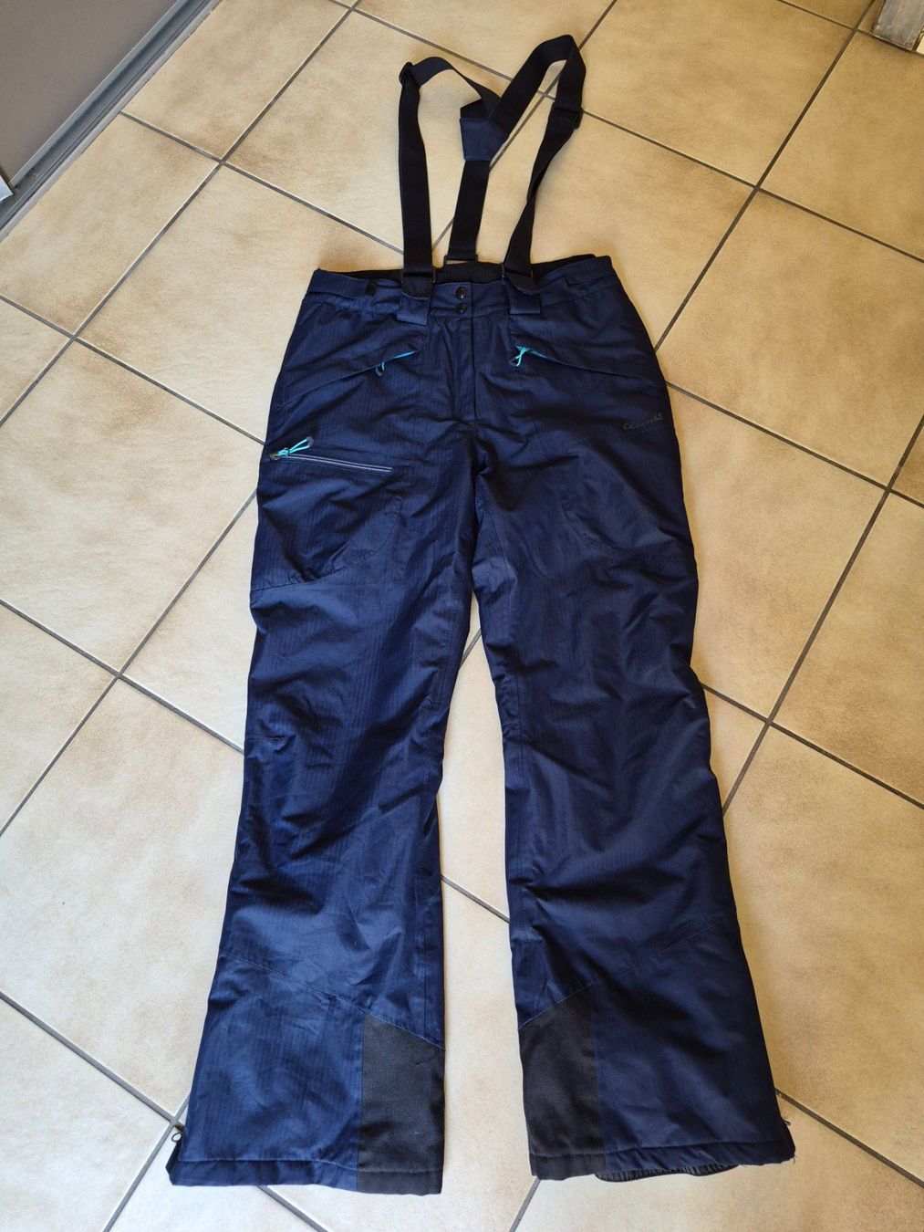 Billabong Vestes: Ensemble de ski Billabong et Celsius taille M et 38 – D'occasion à le landeron par canette 4