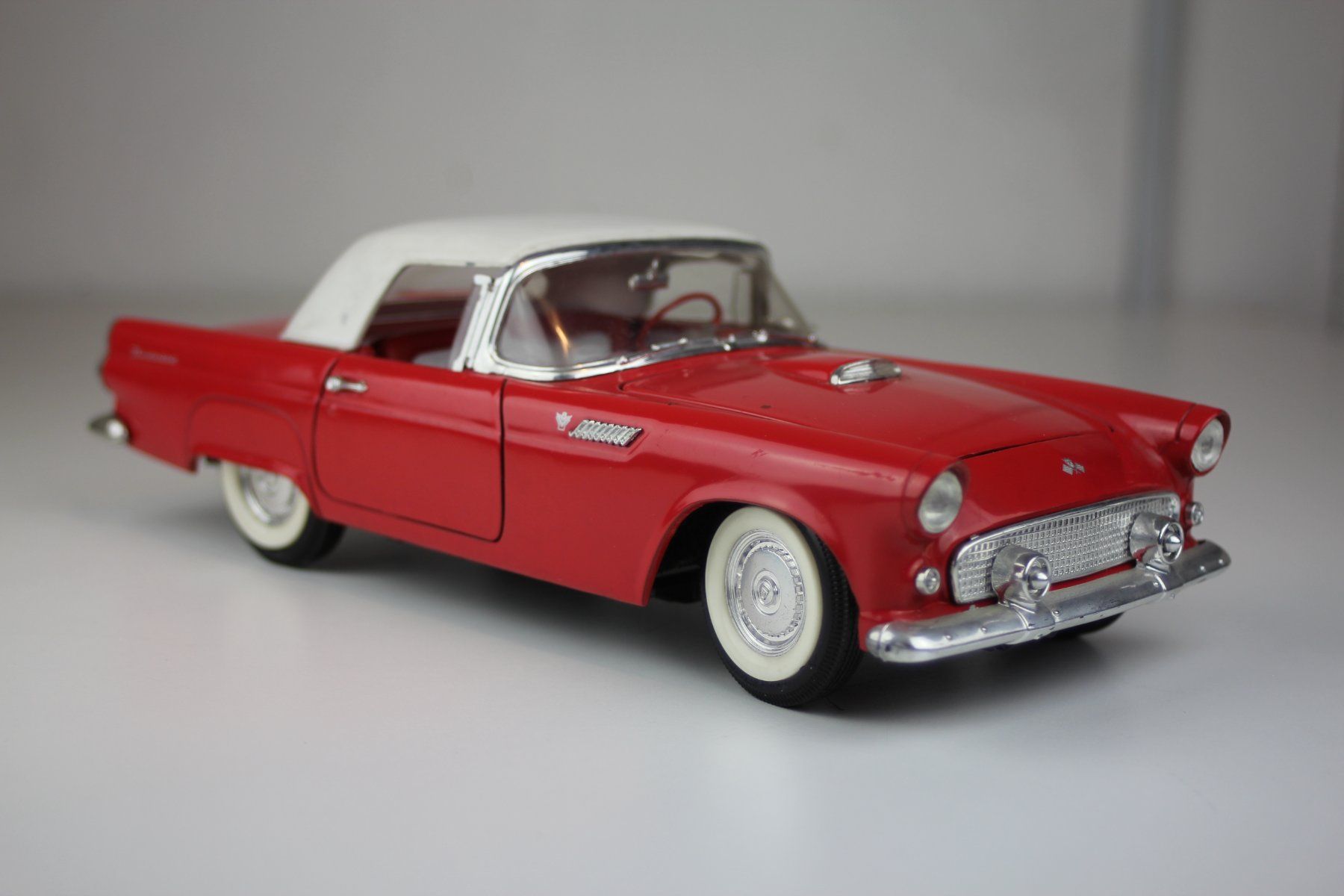 Revell Modellini d'auto: Ford Thunderbird 1955 1:18 Revell – Usato da Basel venduto da IRMAundFRED 1