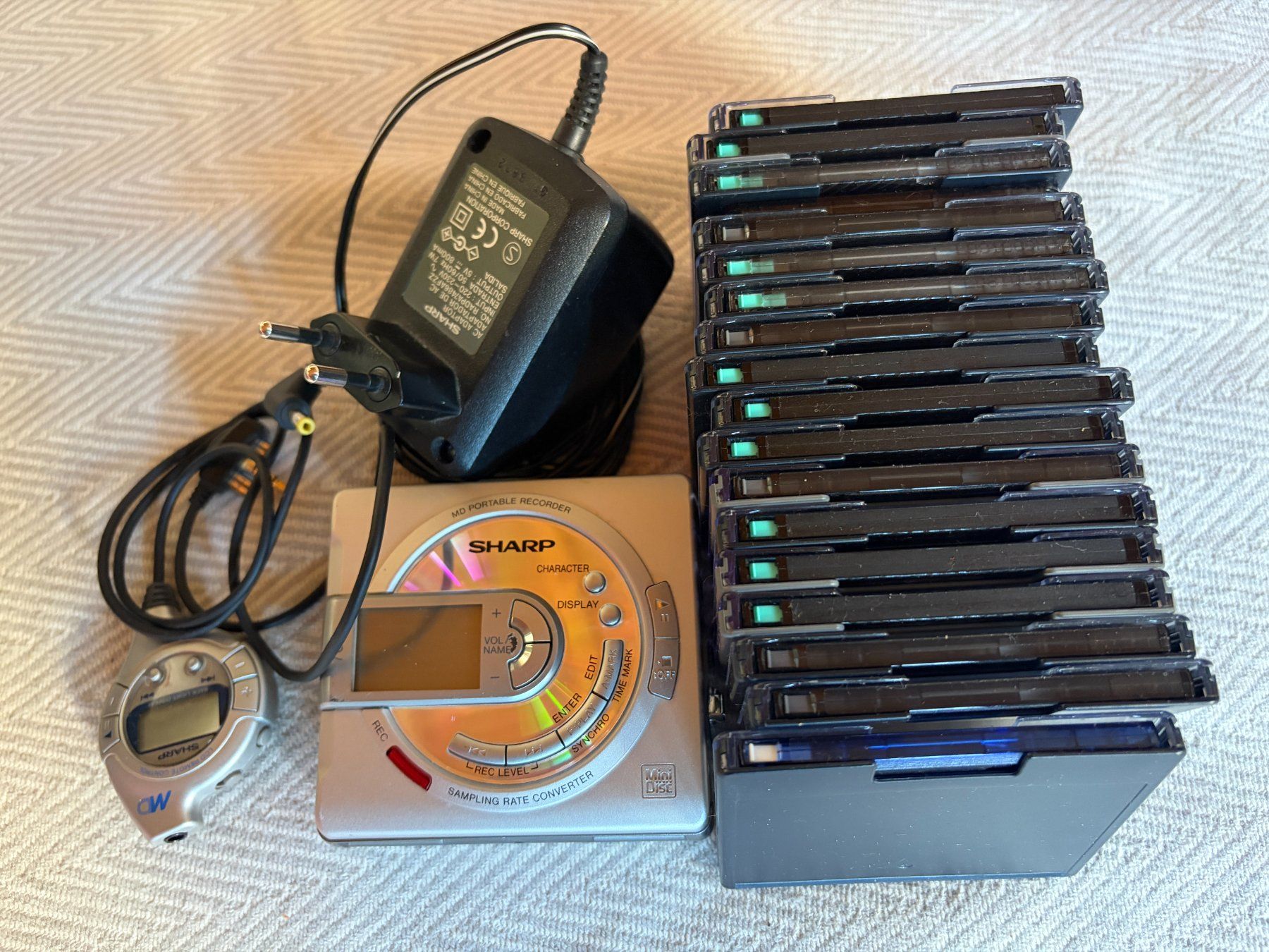 Minidisc: SHARP MINIDISC Player/Recorder + 18x leere MD's – Gebraucht aus Aarberg von umearocks 1