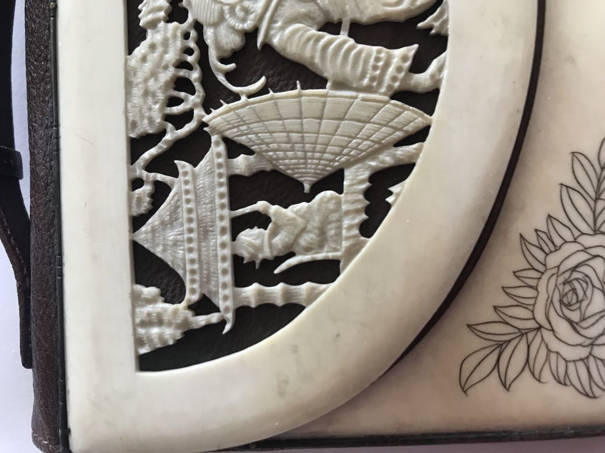Borse da donna: Pochette antique décorée de l’os sculptée – Usato da Grimisuat venduto da eliseba88 4