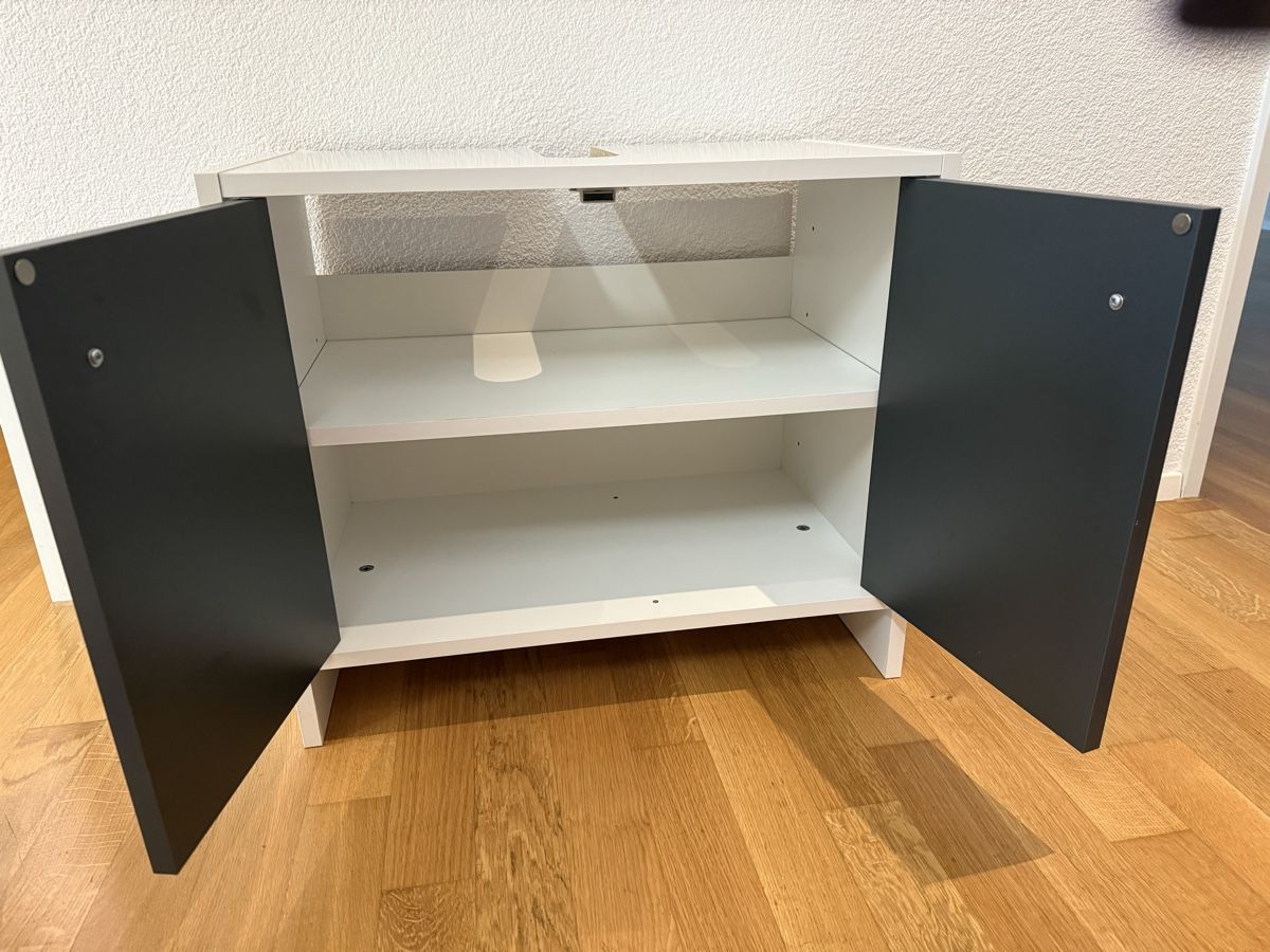Badezimmermöbel: Waschbeckenunterschrank, Badmöbel – Gebraucht aus Hindelbank von Alfinissimo 1