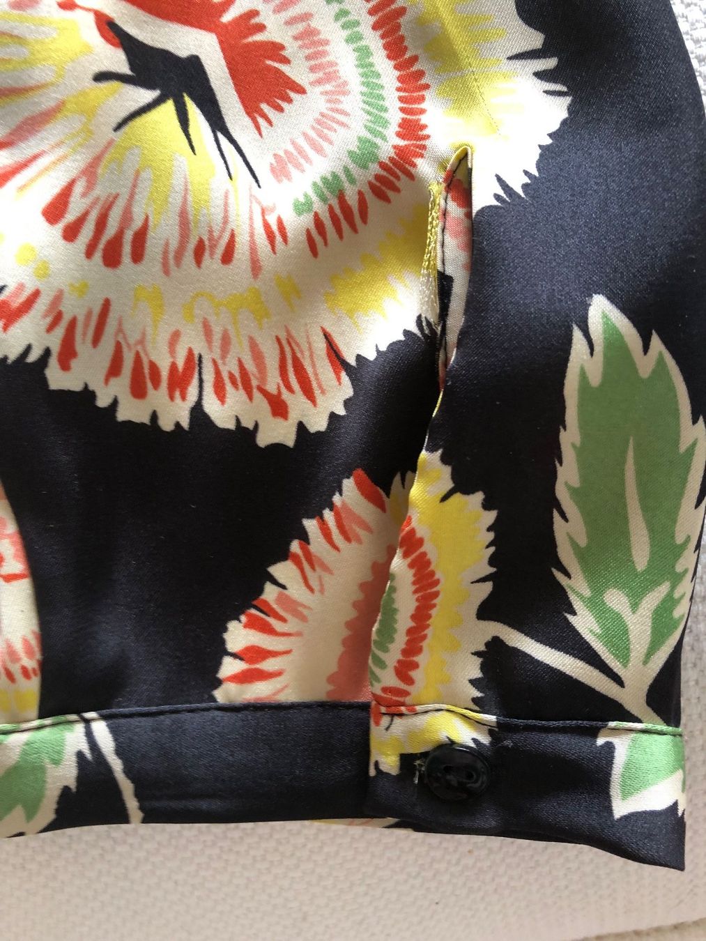 Blusen: Bluse Ribeiro mit Blumendruck – Gebraucht aus Egg b. Zürich von Nyborg_33 3