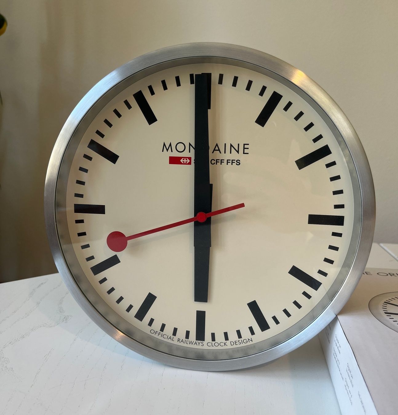 Mondaine Orologi: Mondaine Wanduhr – Usato da Zürich venduto da Anoano