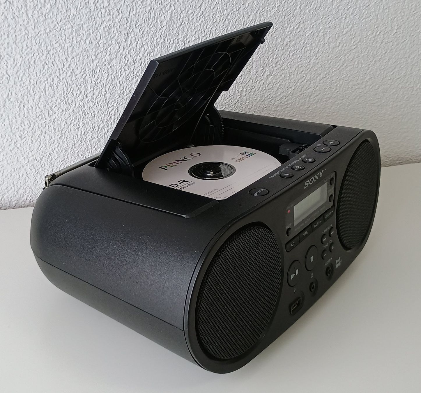 Sony Lettore multimediale & Streamer: SONY DAB+ & FM, CD/MP3, USB, Aux-in, kleiner "Ghettoblaster" – Usato da Dietikon venduto da esOctopus 3