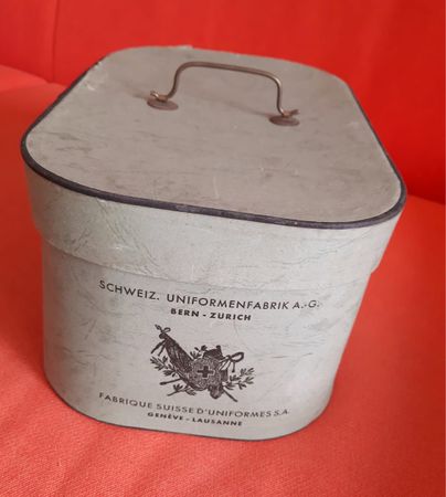 Tolle antike Hutschachtel Militär