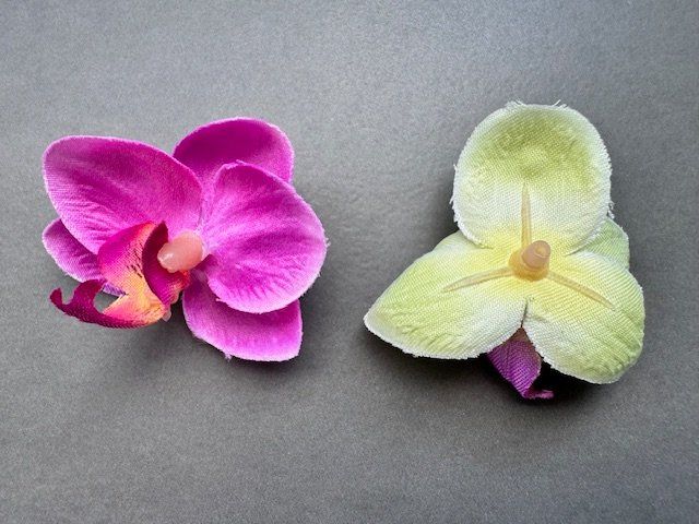 Migros Tutte le decorazioni: 19 DEKO-ORCHIDEENBLÜTEN - KUNSTBLUMEN – Usato da Honau venduto da Ritika 1