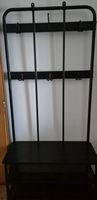 Schöne schwarze Garderobe mit Schuhablage